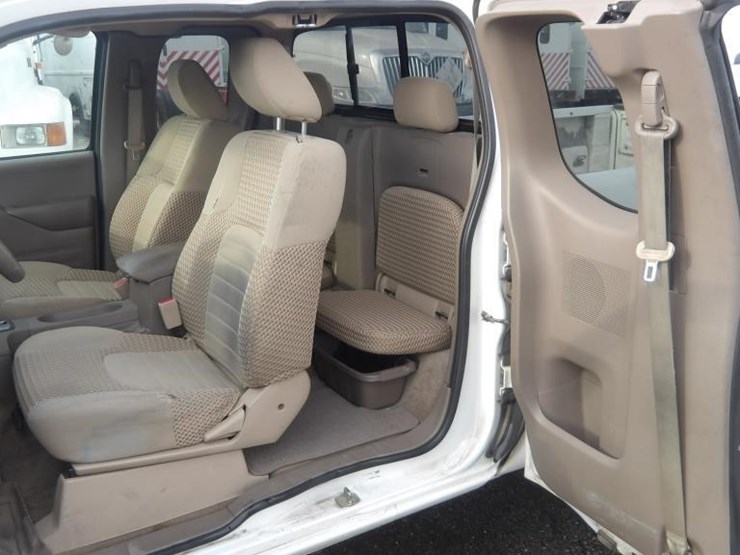 2016-nissan-frontier-image-15