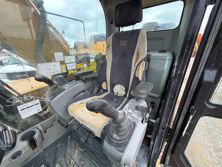2017-caterpillar-323fl-image-16
