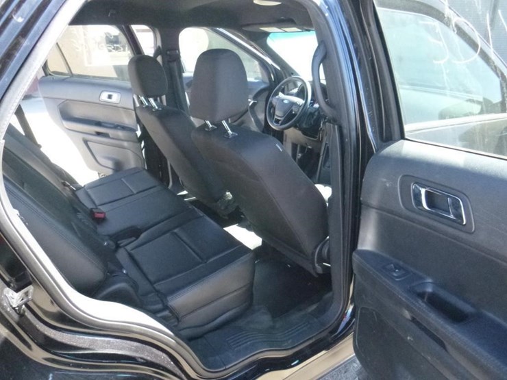 2016-ford-explorer-image-8
