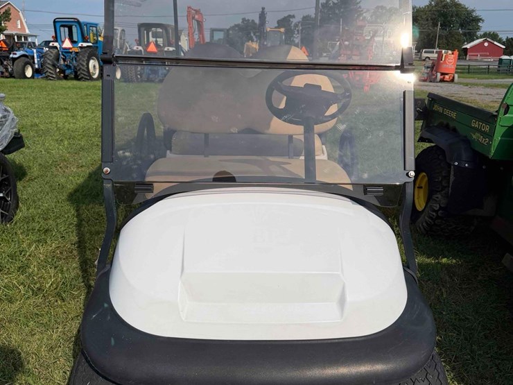 club-car-precedent-6-seater-golf-cart-*new-batteries*-image-2
