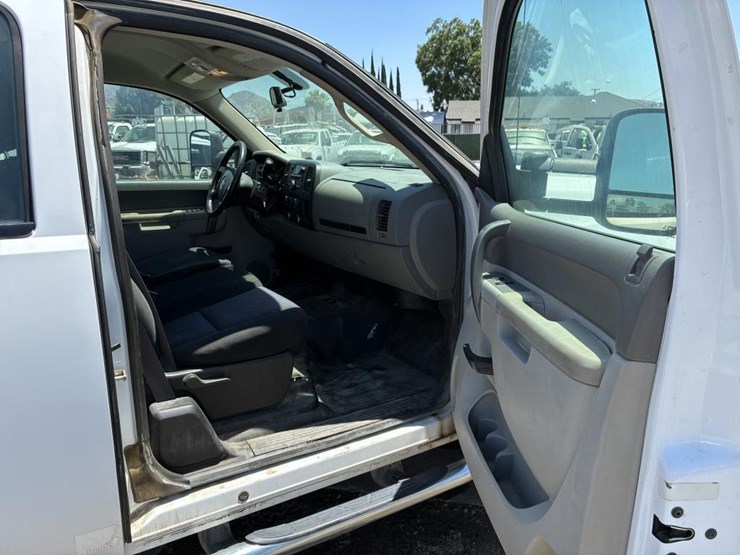 2012-gmc-sierra-2500hd-image-16