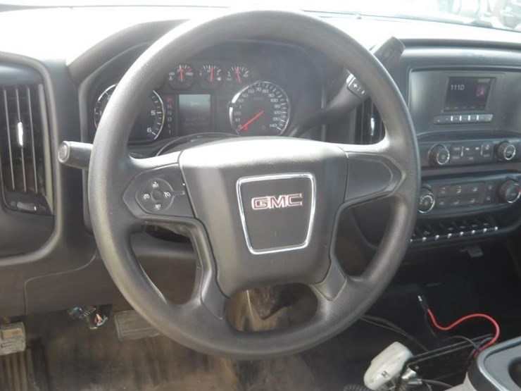 2017-gmc-sierra-2500-image-17