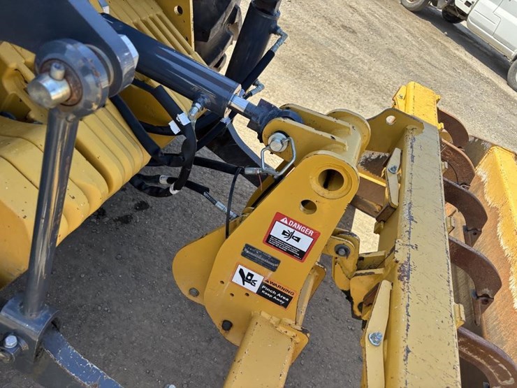 2020-deere-210l-image-28
