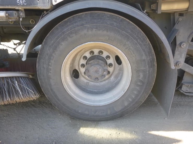 2017-freightliner-m2-street-sweeper-image-25