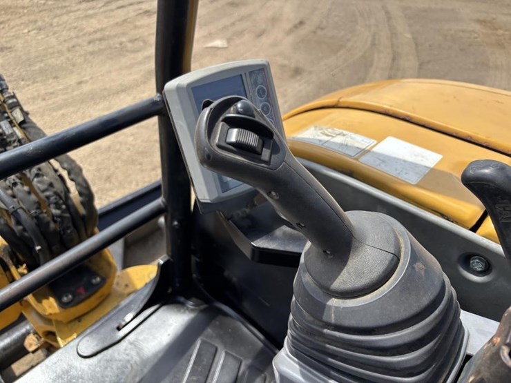 caterpillar-303.5-image-30