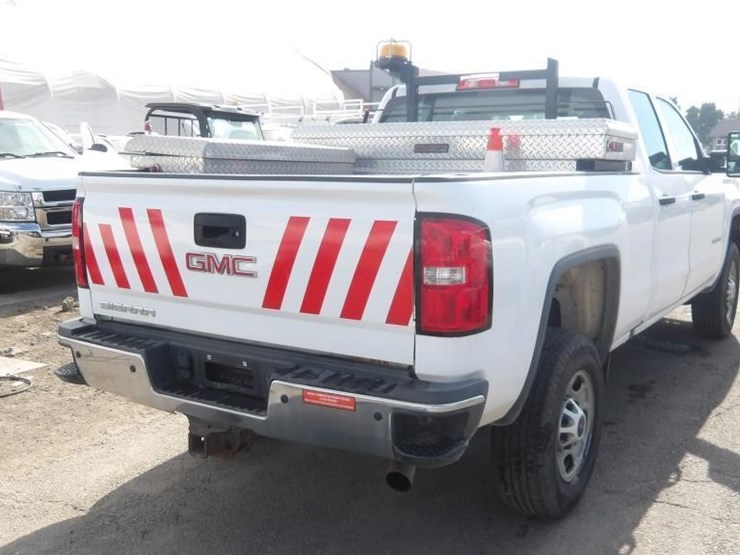 2017-gmc-sierra-2500-image-4