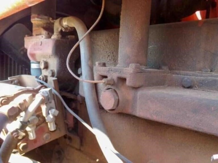 7030-allis-chalmers-2-wheel-drive-tractor-image-20