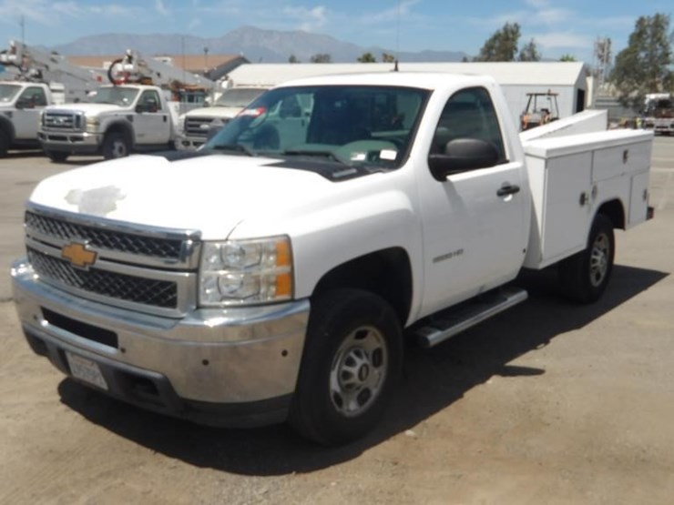 2013-chevrolet-silverado-2500-image-2