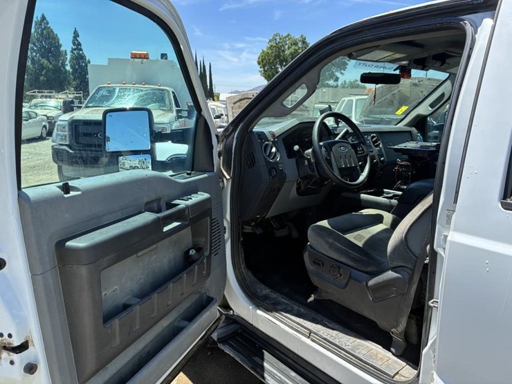 2011-ford-f350-image-14