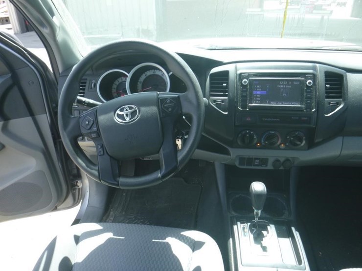 2015-toyota-tacoma-image-9