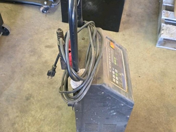 #111-•-cent-tech-6/12v-automatic-battery-charger/engine-starter-image-2