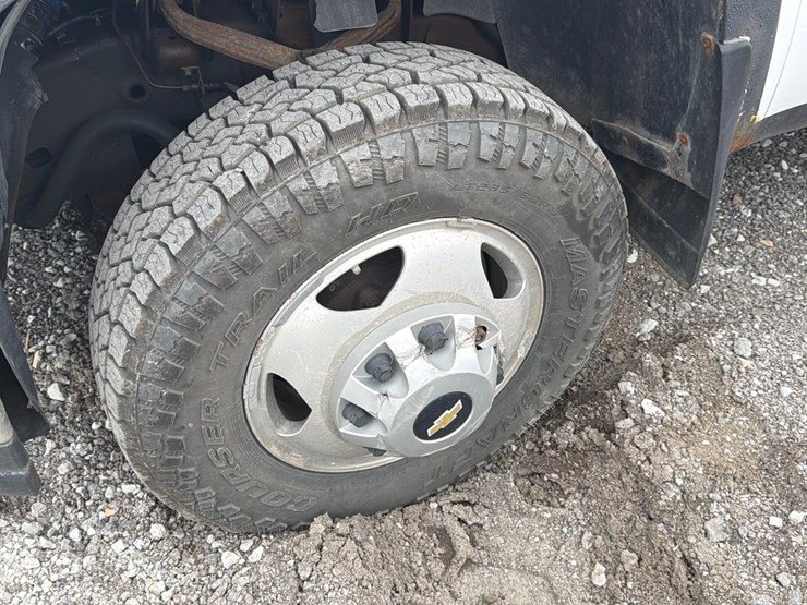 2011-chevrolet-silverado-3500hd-image-11