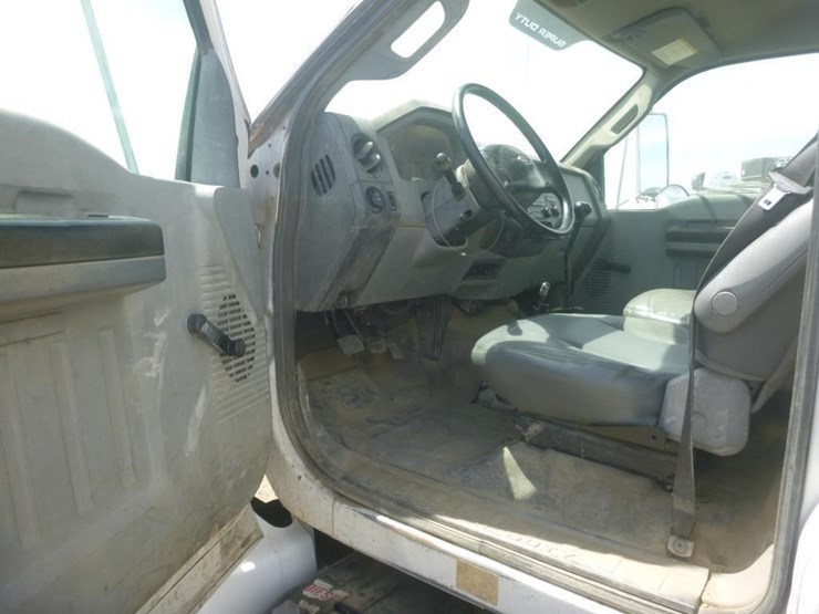 2011-ford-f750-image-11