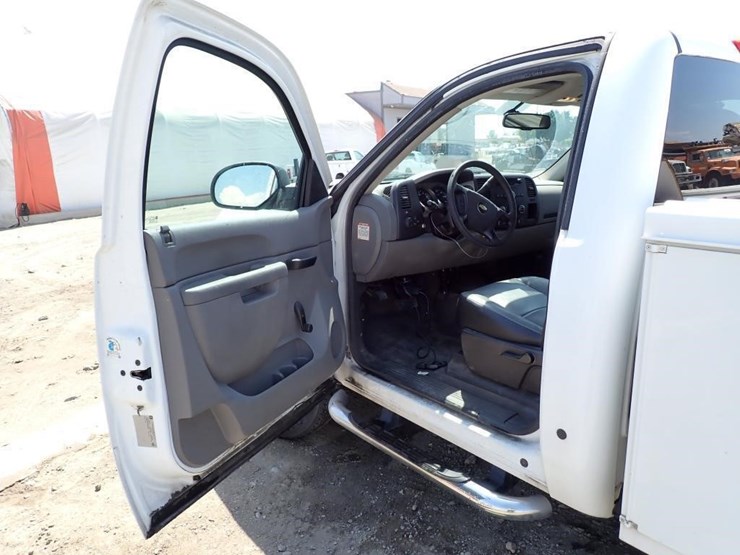 2012-chevrolet-silverado-2500-image-12