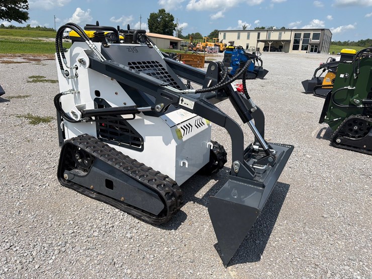 #17-•-new-zjg-zj-380-mini-skid-steer-image-1
