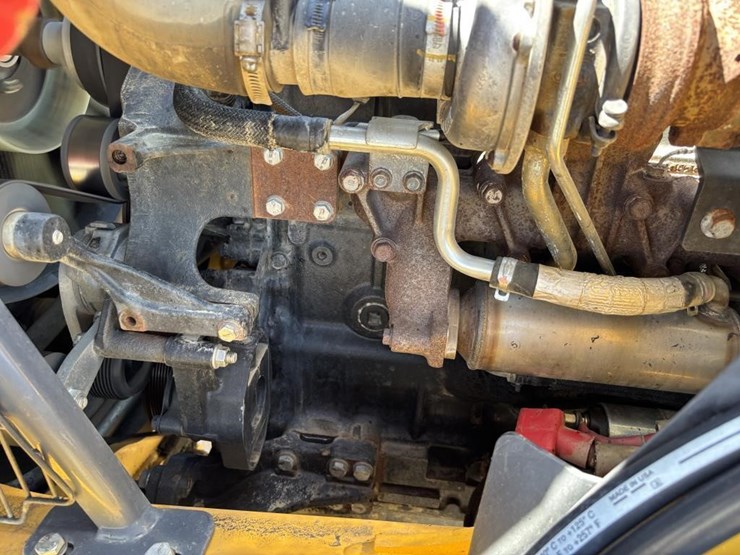 2020-deere-210l-image-70