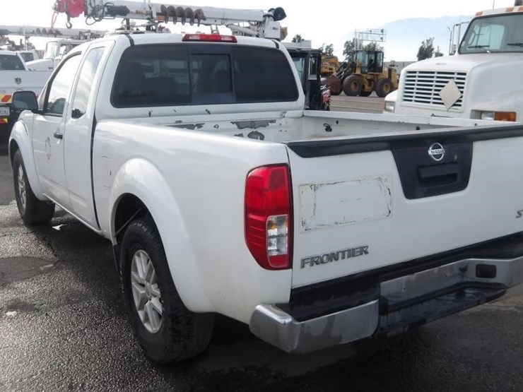 2016-nissan-frontier-image-5