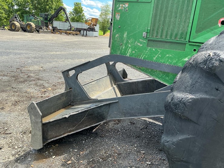2019-deere-848l-image-21