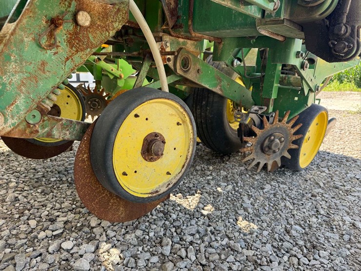 john-deere-7200-image-28
