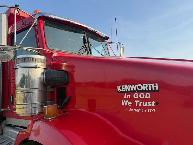 2013-kenworth-t800-image-17