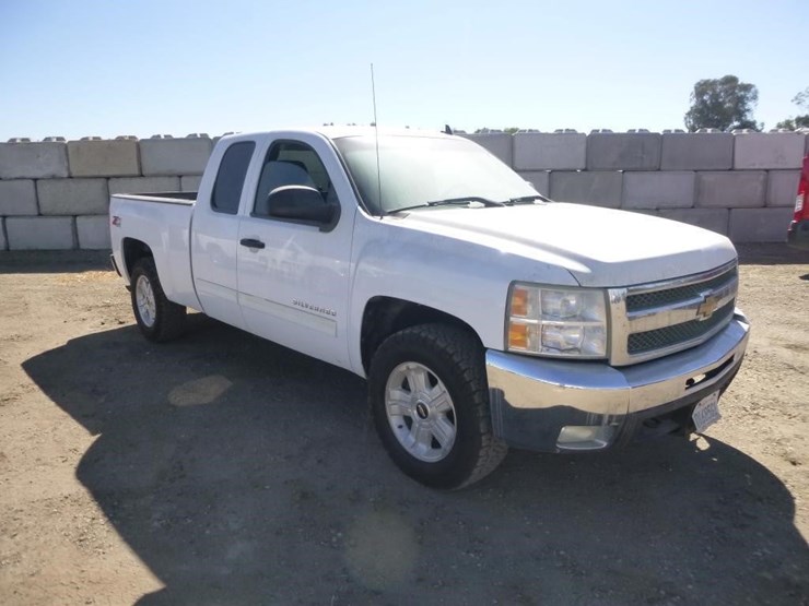 2012-chevrolet-1500-image-3
