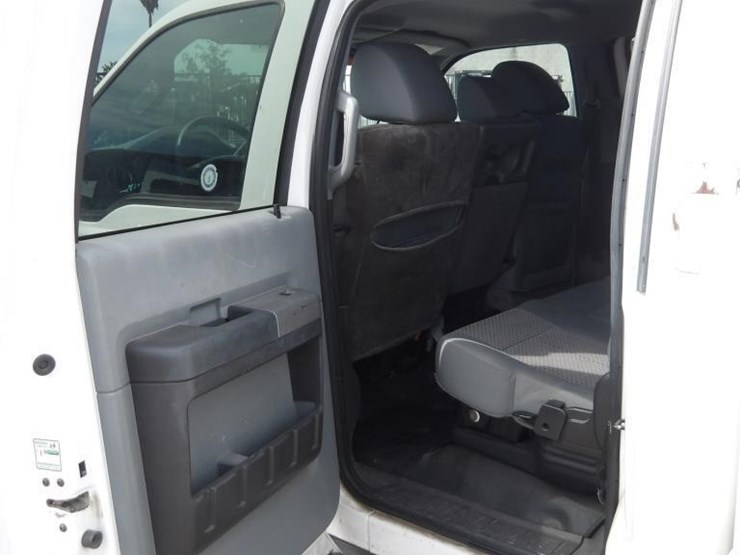 2011-ford-f550-image-18