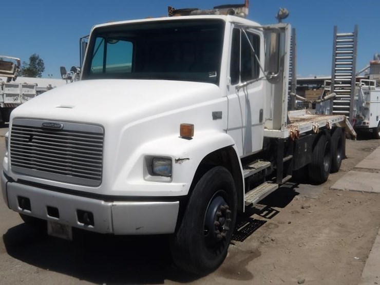 2002-freightliner-fl80-image-1