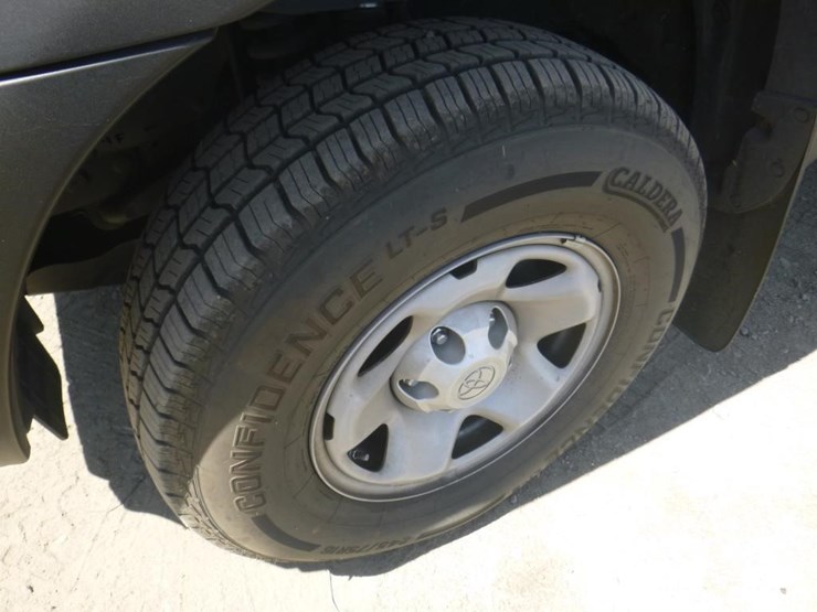 2015-toyota-tacoma-image-13