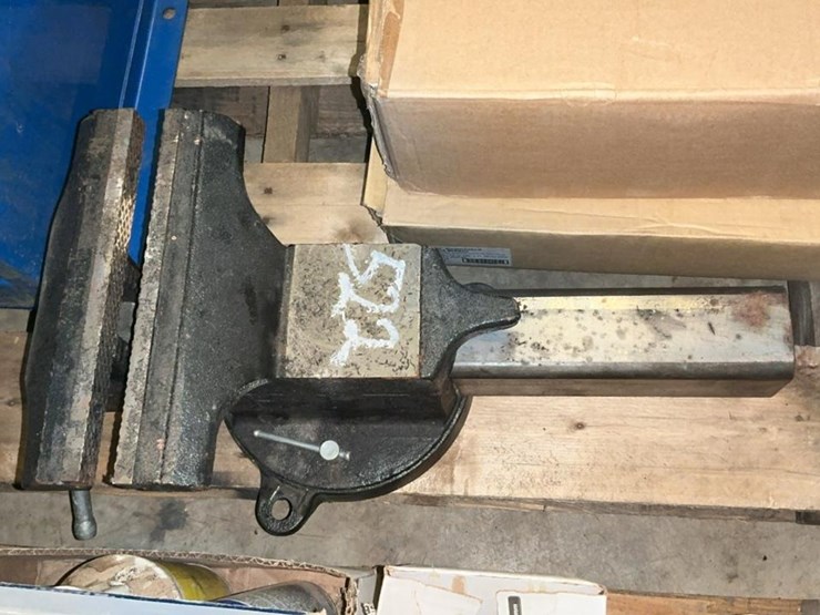 #522-•-hit-10”-bench-vise-image-5
