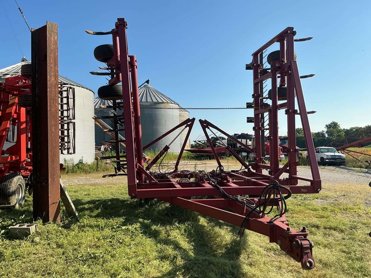 sunflower-2430-38-chisel-plow-image-5