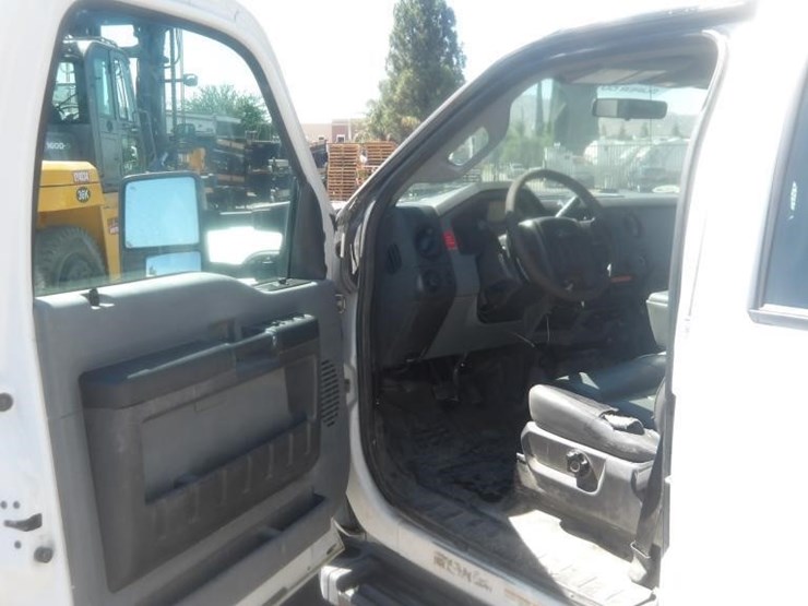 2012-ford-f550-image-17