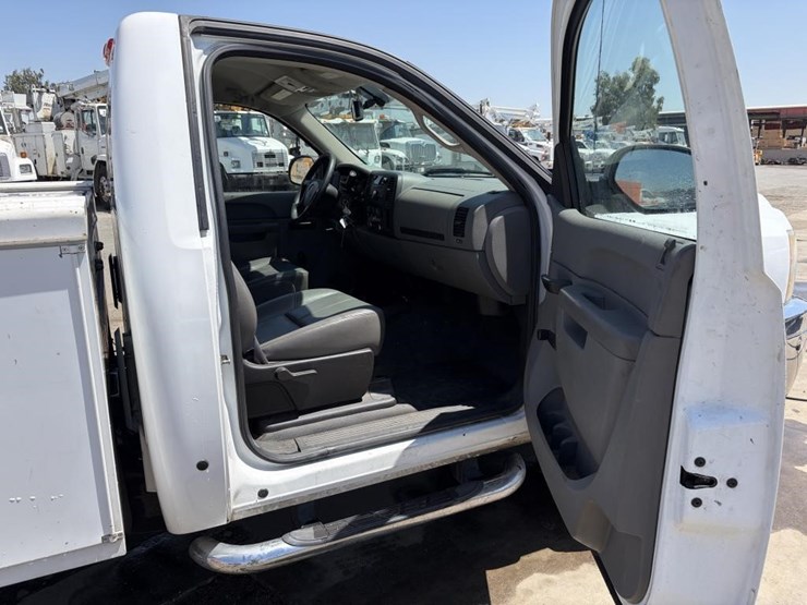 2013-chevrolet-silverado-2500-image-12