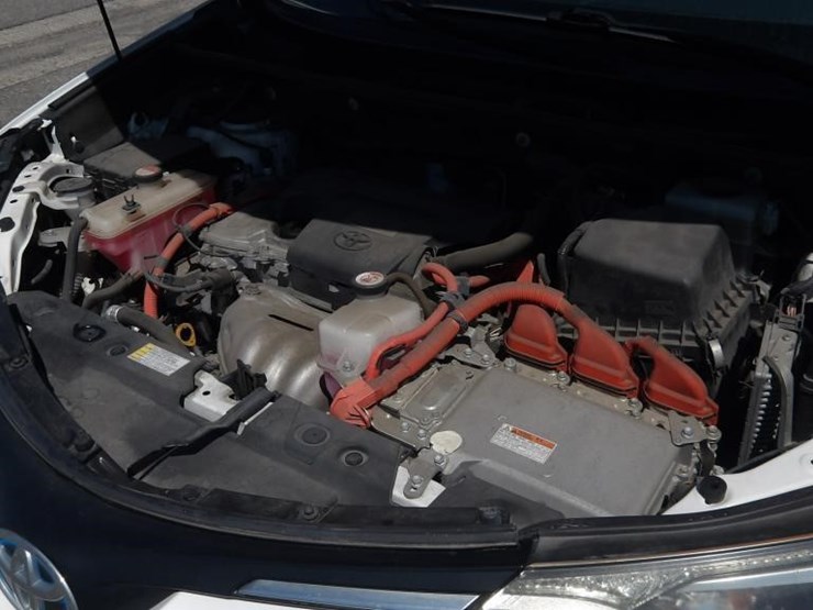 2016-toyota-rav4-image-7