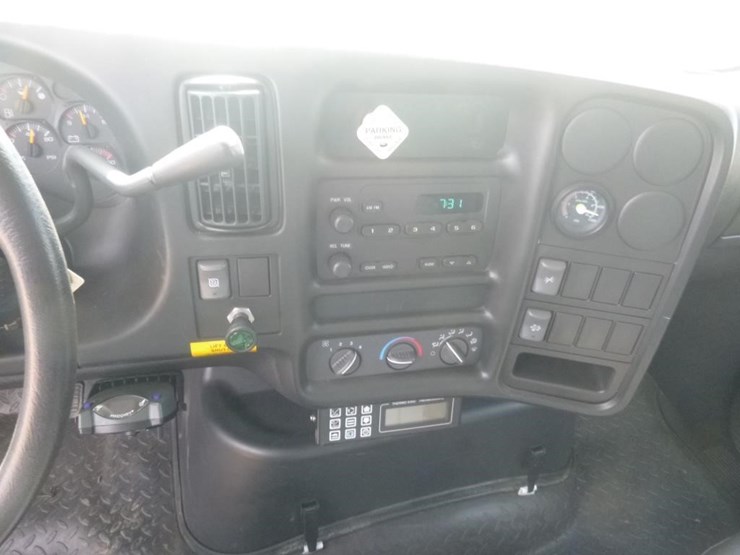 2008-gmc-c7500-reefer-box-truck-image-17