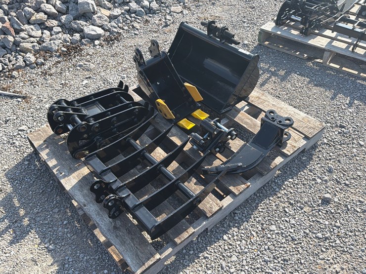#31-•-lot-of-misc-mini-excavator-attachments-image-1