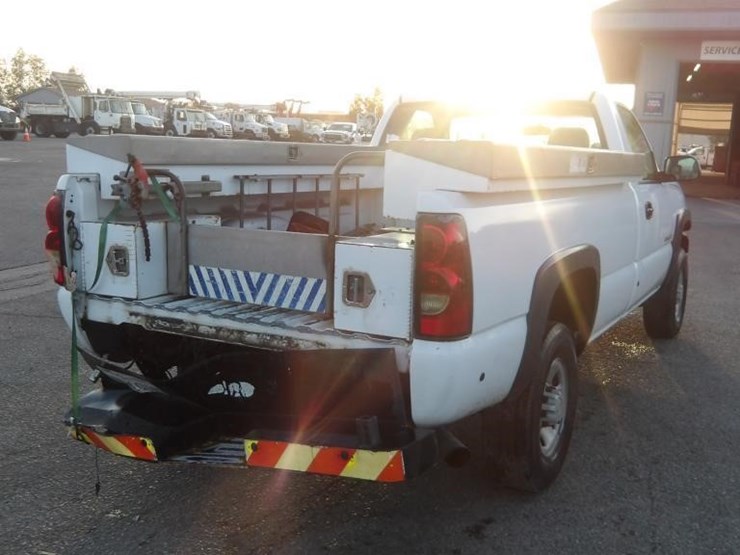 2005-chevrolet-silverado-2500-image-3