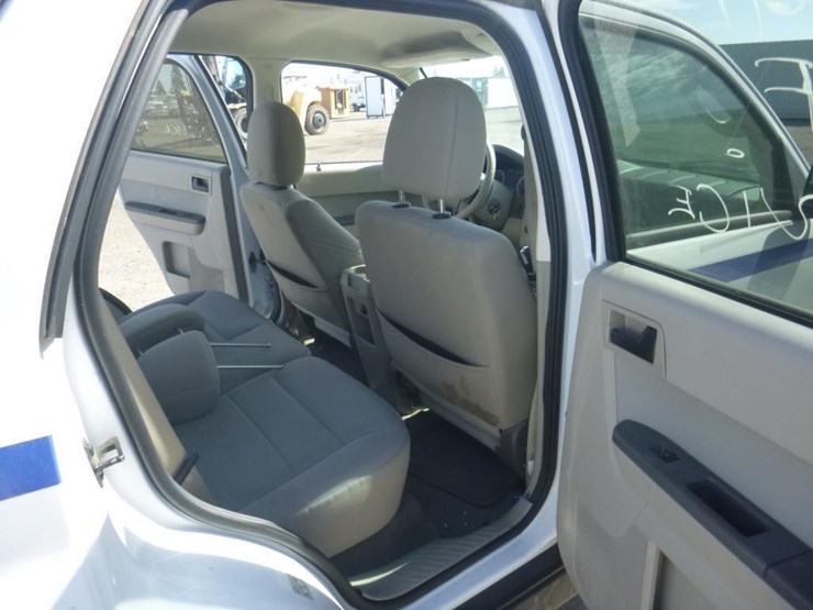 2011-ford-escape-image-8