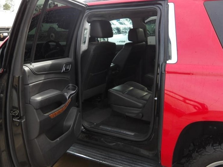 2018-chevrolet-suburban-image-15