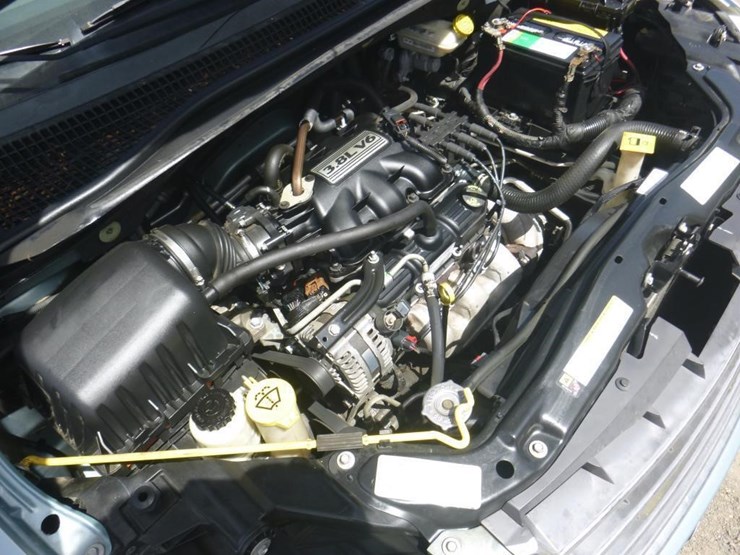 2008-chrysler-town-&-country-image-11