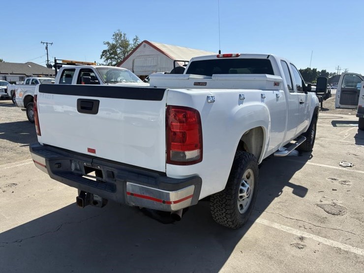 2012-gmc-sierra-2500-image-3