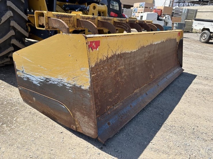 2020-deere-210l-image-25