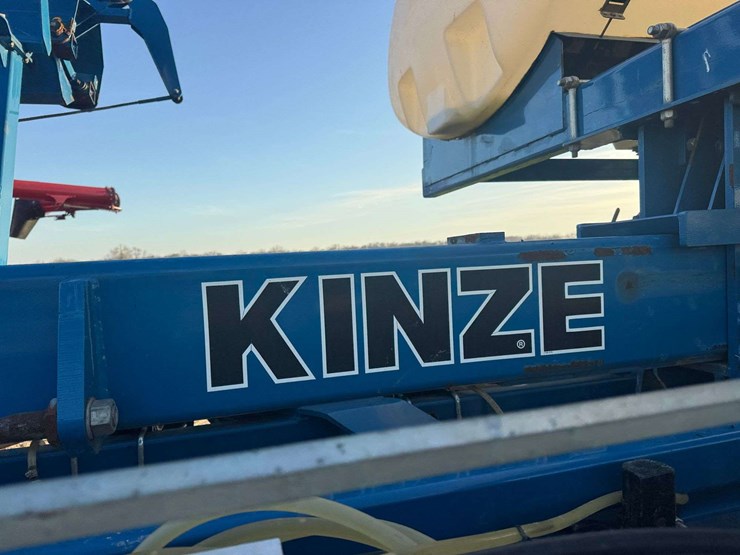 kinze-3800-image-6