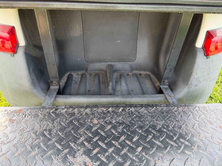 club-car-precedent-6-seater-golf-cart-*new-batteries*-image-9