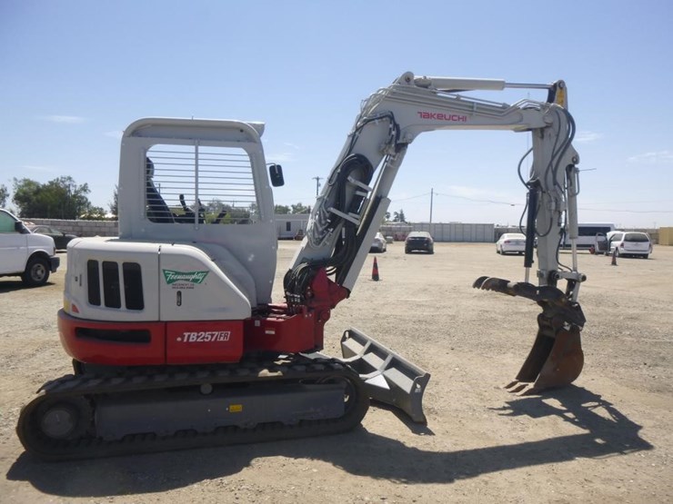 2024-takeuchi-tb257fr-image-16