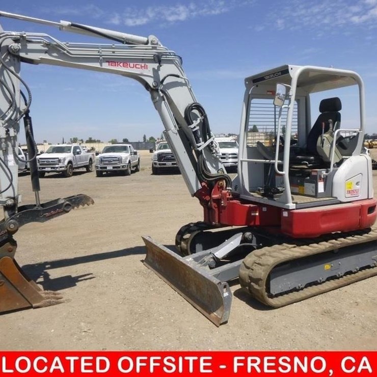 2024 TAKEUCHI TB257FR