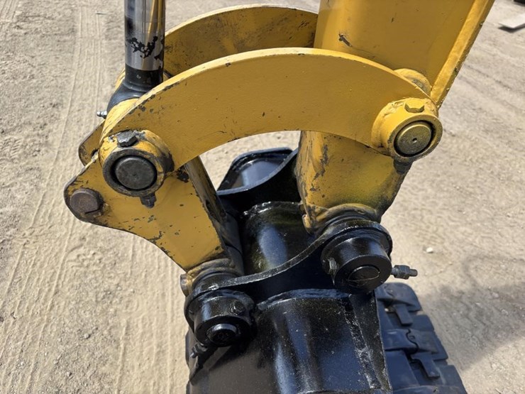 caterpillar-303.5-image-13