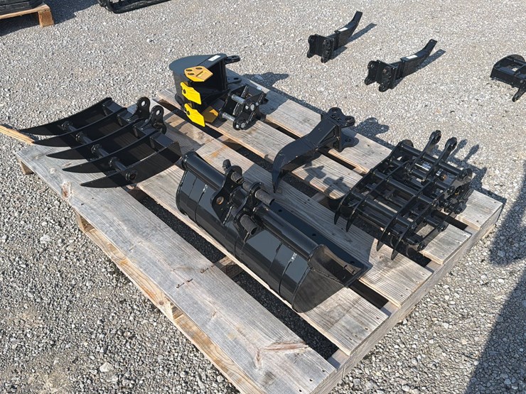 #30-•-lot-of-misc-mini-excavator-attachments-image-3
