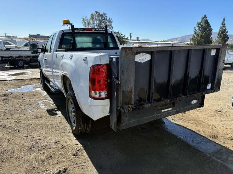 2012-gmc-sierra-2500hd-image-4