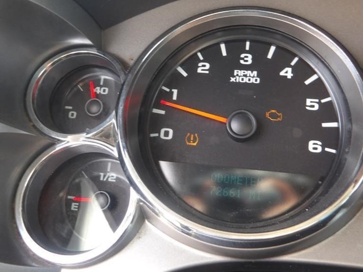 2013-chevrolet-silverado-2500-image-16