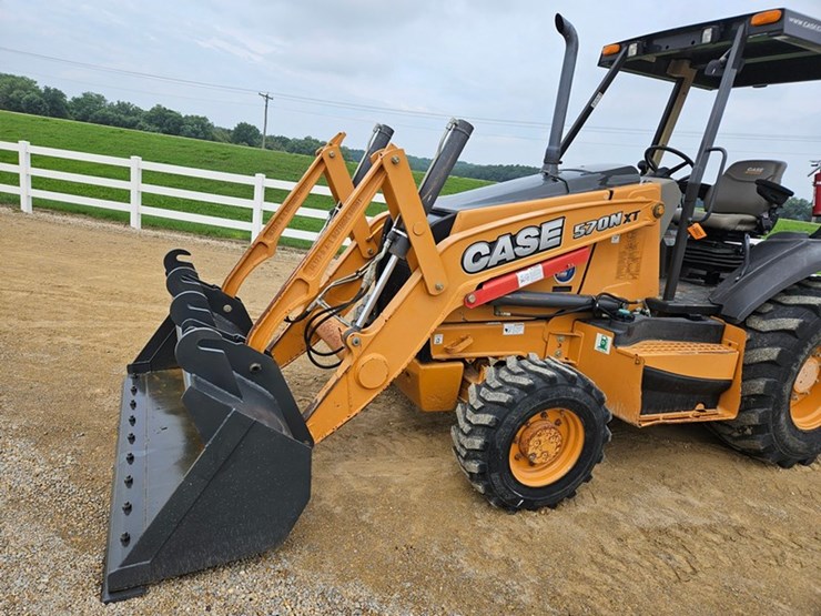#27-•-case-570d-tractor/loader/scraper-image-13